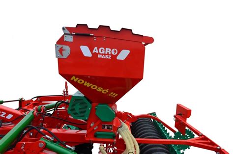 siewnik poplonów agro-masz zamontowany na agregacie