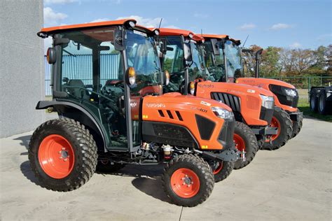 Infografika porównująca różne serie miniciągników Kubota (BX, B, LX, L2)