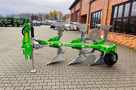 pług obracalny Bomet U052 w akcji