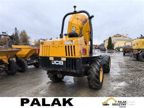 maszyny JCB na placu sprzedaży