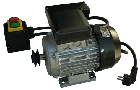 Silnik elektryczny betoniarki z oznaczeniami 230V i 1 kW