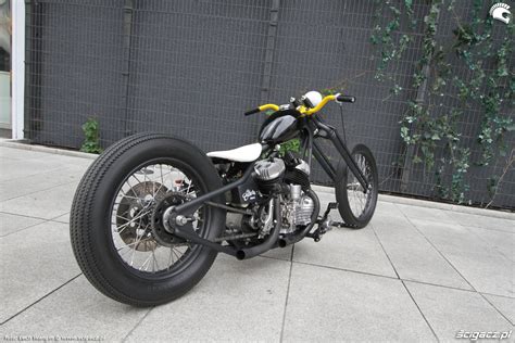 Motocykl customowy w trakcie modyfikacji