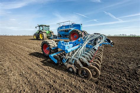 Siewnik Lemken Solitair ST o szerokości 12 metrów