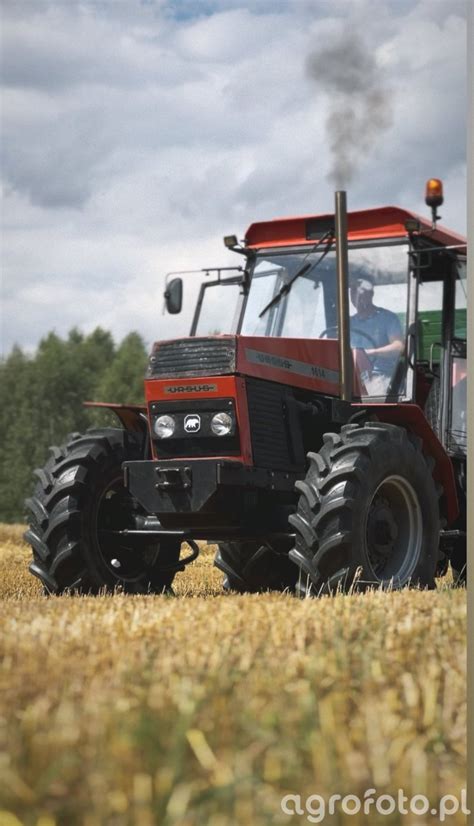 Ursus 1614 z agregatem talerzowym podczas pracy w polu