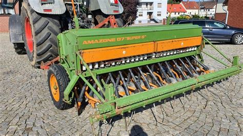 Siewnik Amazone D7 w pracy na polu
