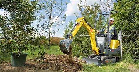 zdjęcie młota udarowego Wacker Neuson EH6M w akcji
