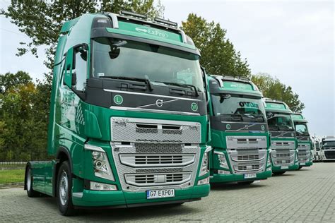 Ciągniki Volvo FH firmy ExPro w kolorze zielonym