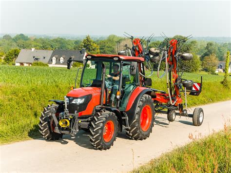 Zdjęcie ciągnika Kubota w gospodarstwie