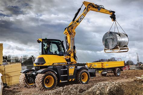 Zdjęcie koparki kołowej JCB Hydradig na budowie