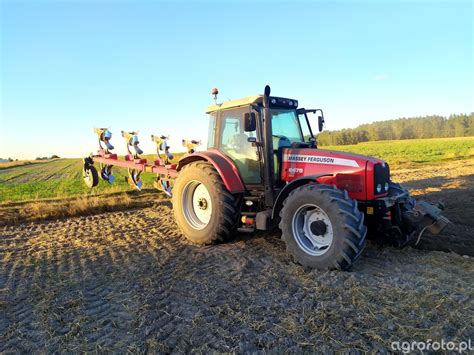 historyczne zdjęcie ciągnika Massey Ferguson