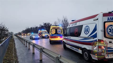 Zdjęcie karetki pogotowia na miejscu zdarzenia