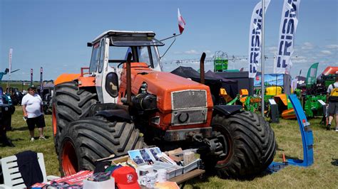 zdjęcie zmodyfikowanego ciągnika Fortschritt z silnikiem V10 Deutz