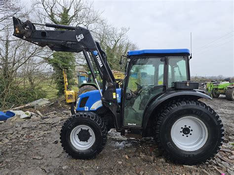 Thematic photo of a New Holland TN75 FN tractor with a front loader