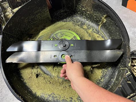Photo of a lawnmower blade