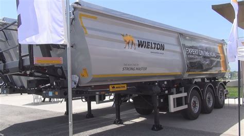 Infografika porównująca wagę wywrotek Wielton Strong Master ALU i Strong Master ze stalową skrzynią