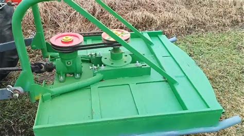 Schemat konstrukcji kosiarki sadowniczej z dwoma wirnikami tnącymi