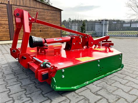 Przykładowa kosiarka sadownicza z kratownicą