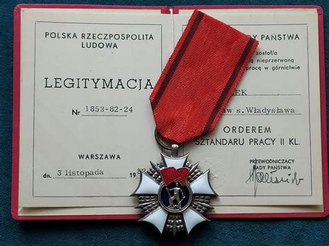 fotografia: pracownicy Famarolu z Orderem Sztandaru Pracy