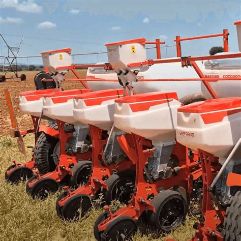 Maschio Gaspardo MTE 300 corn planter working on a small farm
