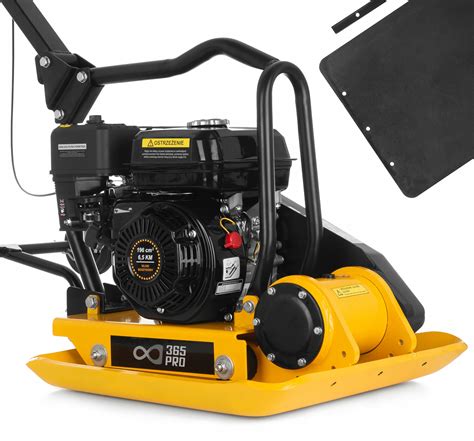 Zagęszczarka płytowa Uni-Met PC100 GX160G podczas pracy na placu budowy