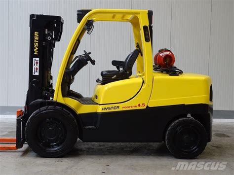 The Hyster H4.5FT6 Container Indoor Stapler Triplex forklift from 2008. A clear, well-lit image highlighting its industrial design.