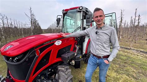 zdjęcie ciągnika Carraro Agricube w pracy w sadzie