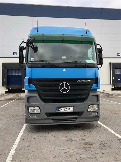 Zdjęcie Mercedesa Actros MP2 prezentujące jego nowocześniejszy wygląd