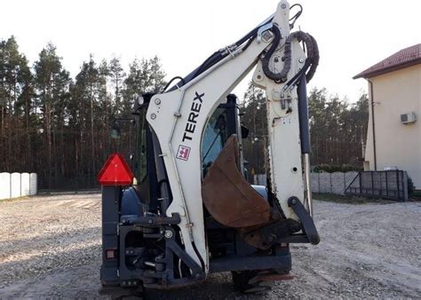 Schemat przedstawiający panel sterowania koparko-ładowarki Terex TLB 860 z zaznaczonym przełącznikiem przedniej łyżki.