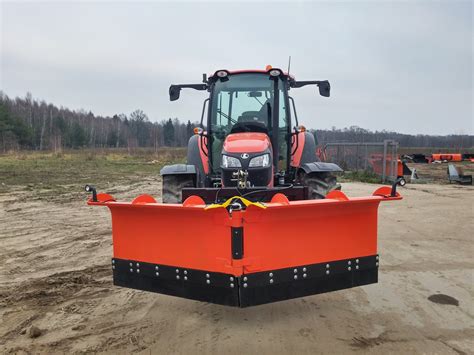 Porównanie rozmiarów i typów pługów śnieżnych dedykowanych do różnych modeli ciągników rolniczych (np. C-330, C-360, MF255)