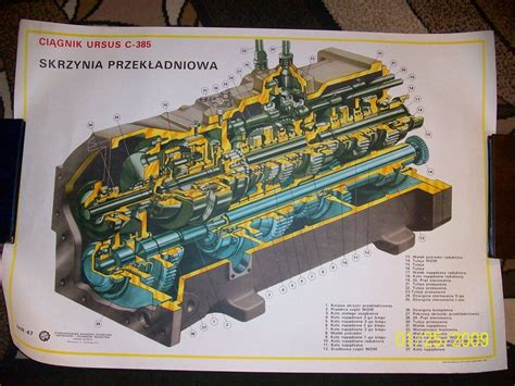 Szkic techniczny lub przekrój ciągnika Mazur D-350 z zaznaczeniem komponentów z T-54A