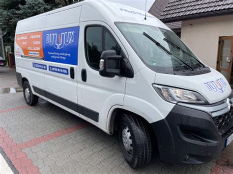 zdjęcie ogólne paki wywrotki zamontowanej na samochodzie dostawczym Mercedes-Benz Sprinter