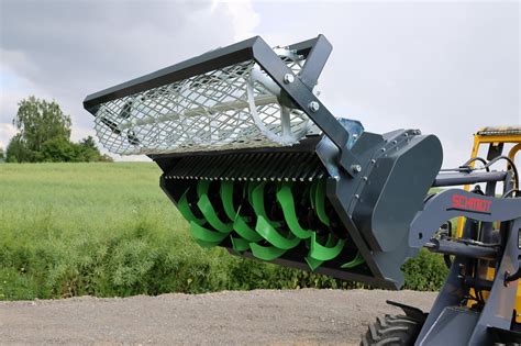 Infographics showing the operation principle of a reverse tiller with stone separation