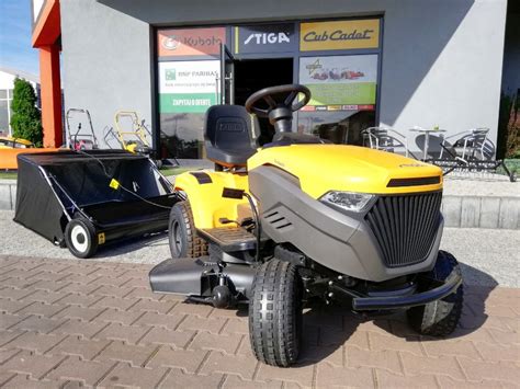 Schemat zbieraka liści i trawy do traktora Stiga z zaznaczoną szerokością roboczą i pojemnością zbiornika