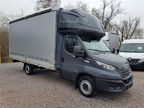 Widok boczny Iveco Daily drugiej generacji, prezentujący jego linię nadwozia