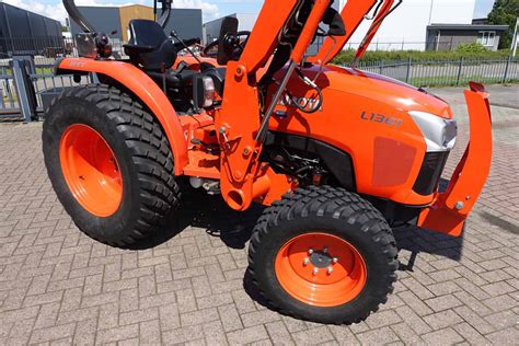 Zdjęcie ciągnika Kubota L1361 w warunkach polowych