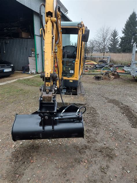 Fotografia techniczna hartowanego sworznia do minikoparki o wysokiej odporności na ścieranie