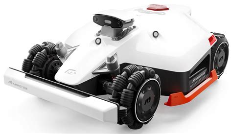 robot koszący w akcji