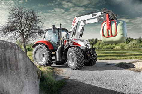 Infographic showing the specifications of the STEYR SF 3720 loader
