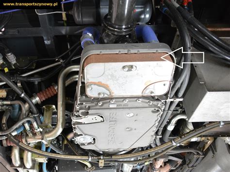 Przekładnia główna hydrauliczna ZF ECOLIFE z widocznym wymiennikiem ciepła