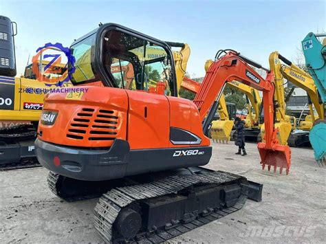 zdjęcie minikoparki Doosan O15 Daewoo w akcji