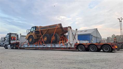 Ciężarówka Trojan firmy ALE w akcji, transportująca ładunek ponadnormatywny