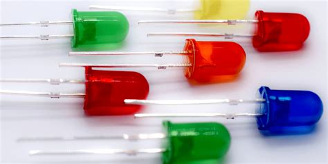 zdjęcie uszkodzonej diody prostowniczej z traktorka kosiarki