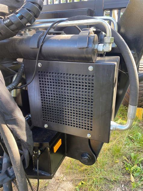 Schemat agregatu hydraulicznego JCB Beaver z zaznaczonym układem zasysania i uchwytem transportowym.