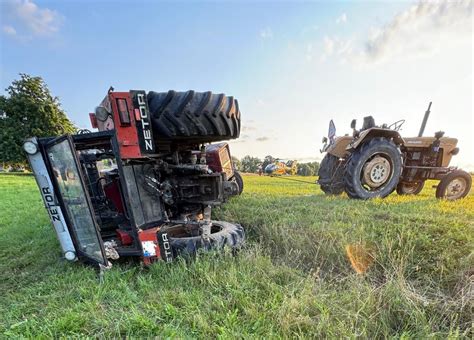 Zetor 2023, widok z boku na gąsienice