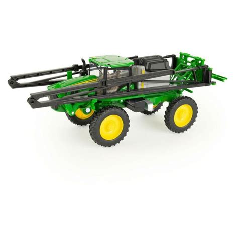 Model opryskiwacza rolniczego John Deere w skali 1:32 z rozłożonym stelażem