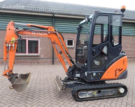 zdjęcie minikoparki Hitachi Zaxis 16 w trakcie prac
