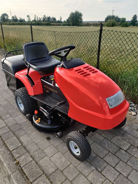 Zdjęcie przedstawiające traktorek kosiarkę marki Dino lub Gardenstar