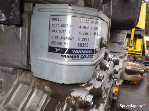 Tabela techniczna z zestawieniem osiągów silnika Yanmar L70N i parametrów zagęszczania