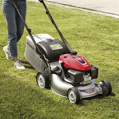 Porównanie trzech polecanych modeli kosiarek spalinowych: Honda HRG 466 C1 SKEP, Stihl RM 650 V, Stihl RM 448 V.