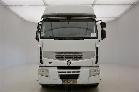 Infographic comparing Renault Premium 450 features with other models